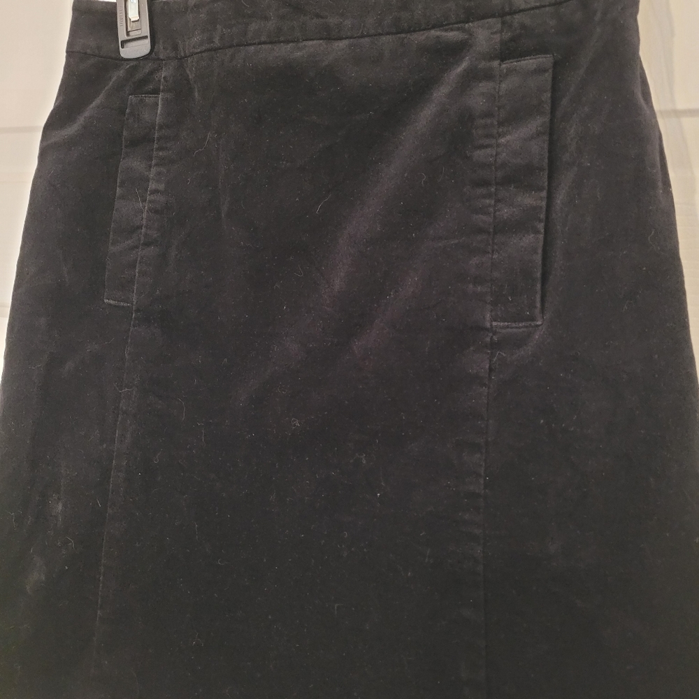 Ann Taylor Fully Lined Black Velvety Mini Skirt Size 4 - Picture 7 of 7